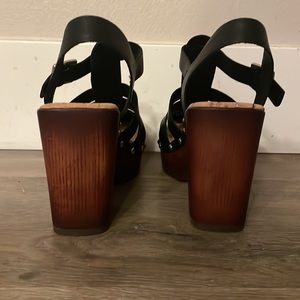 Korks Whitney Platform Sandals (Black)